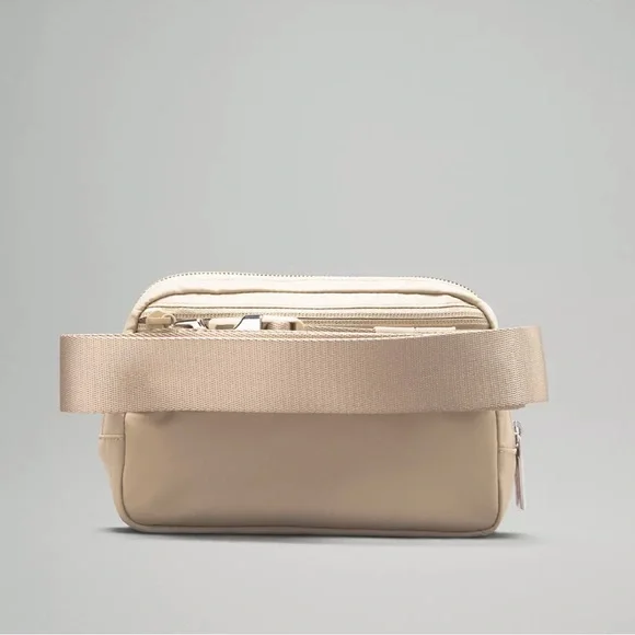 NWT Lululemon 1L Belt Bag LIMITED EDITION EXCLUSIVE in Trench/White Opal Logo - Picture 4 of 11